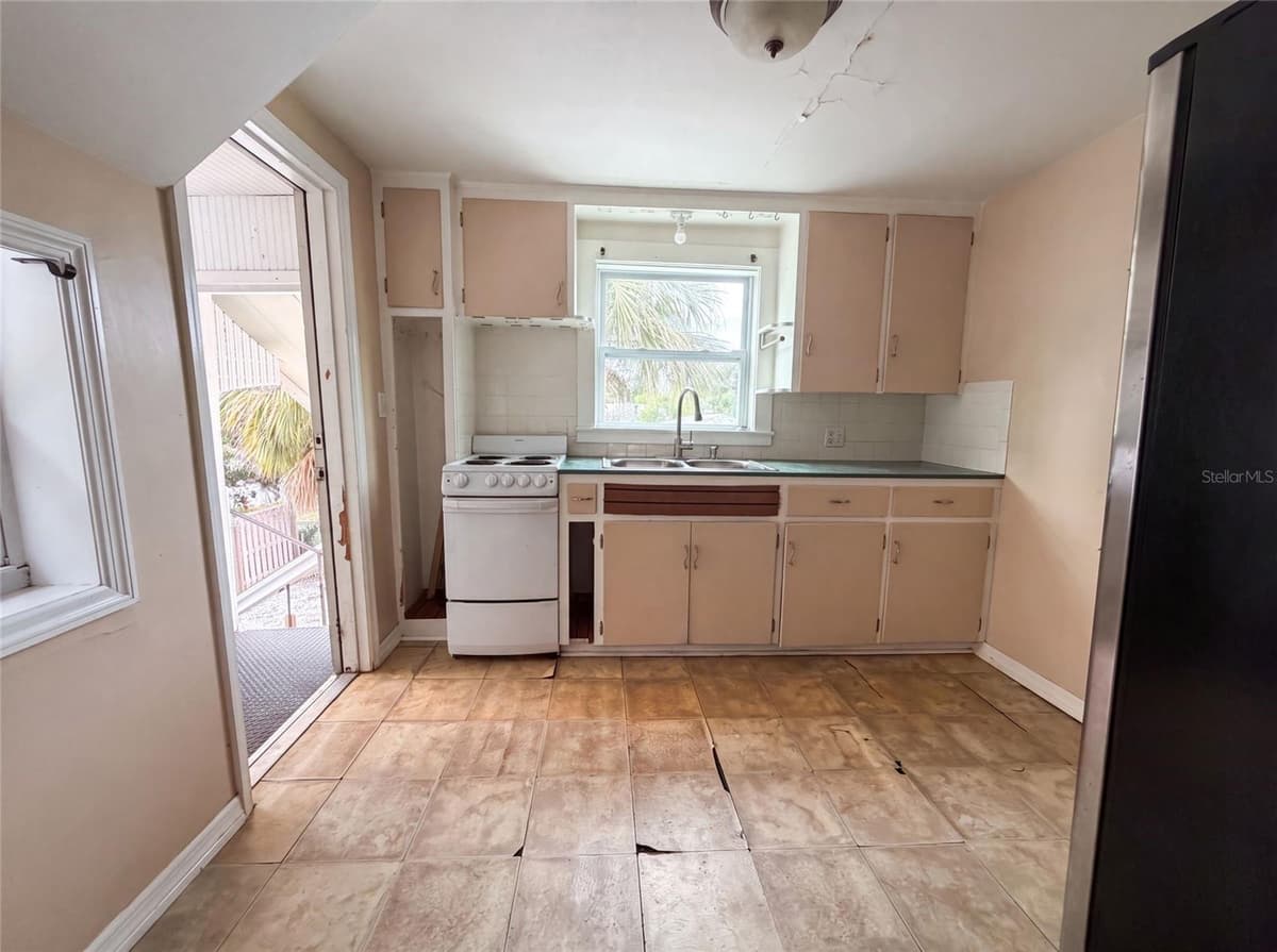 2231 9TH AVENUE — photo 19 of 28