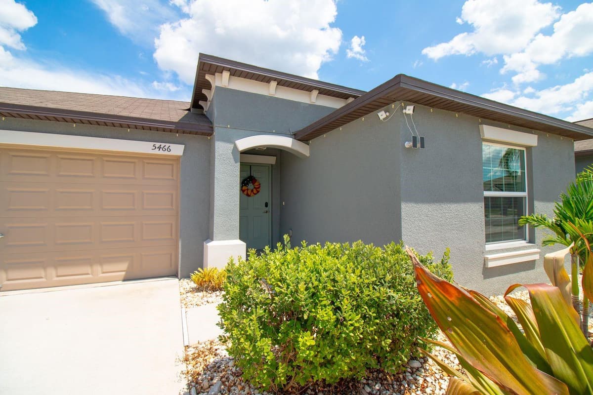 5466 BLUE AZURE DRIVE — photo 4 of 43