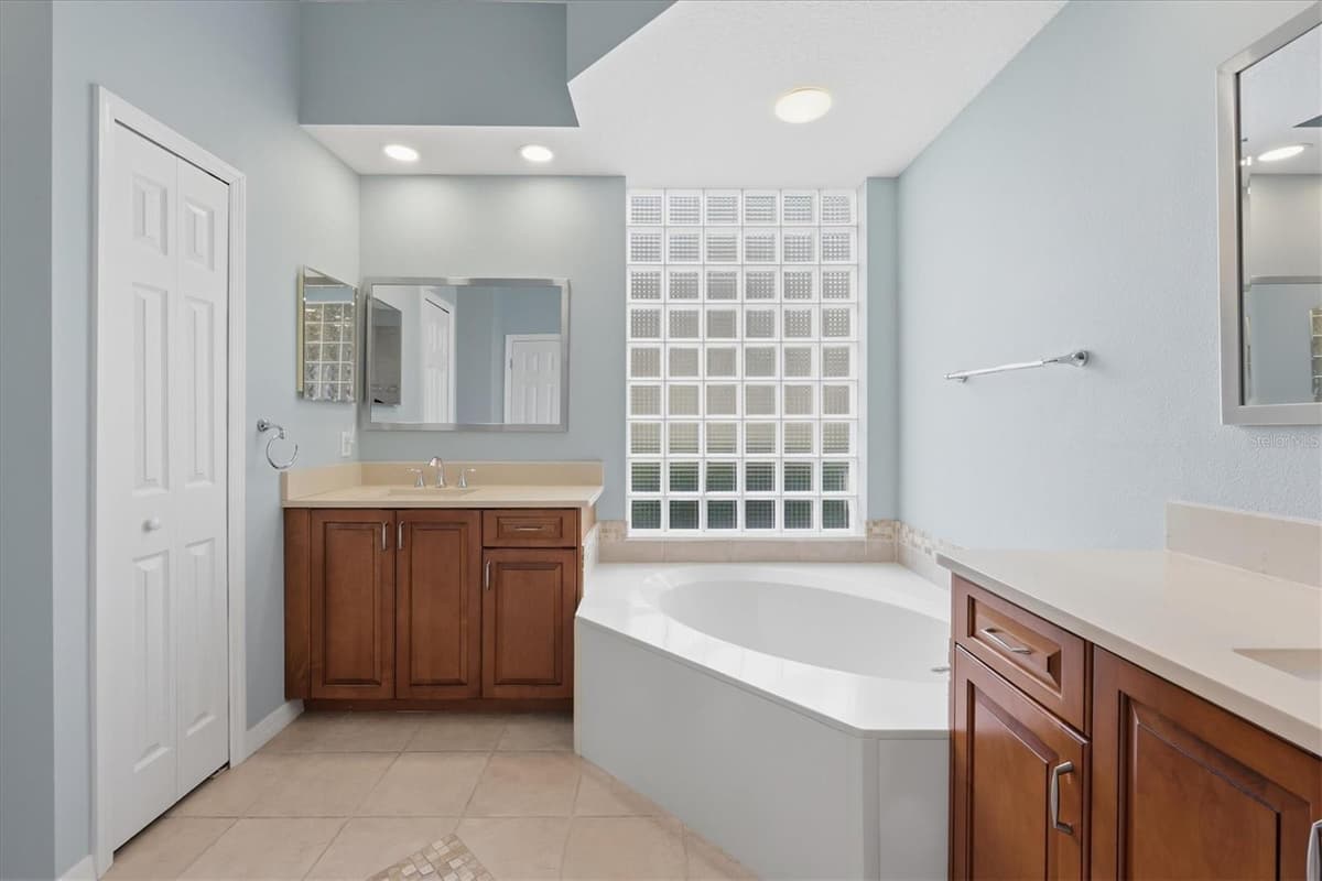 7235 KENSINGTON COURT — photo 25 of 56