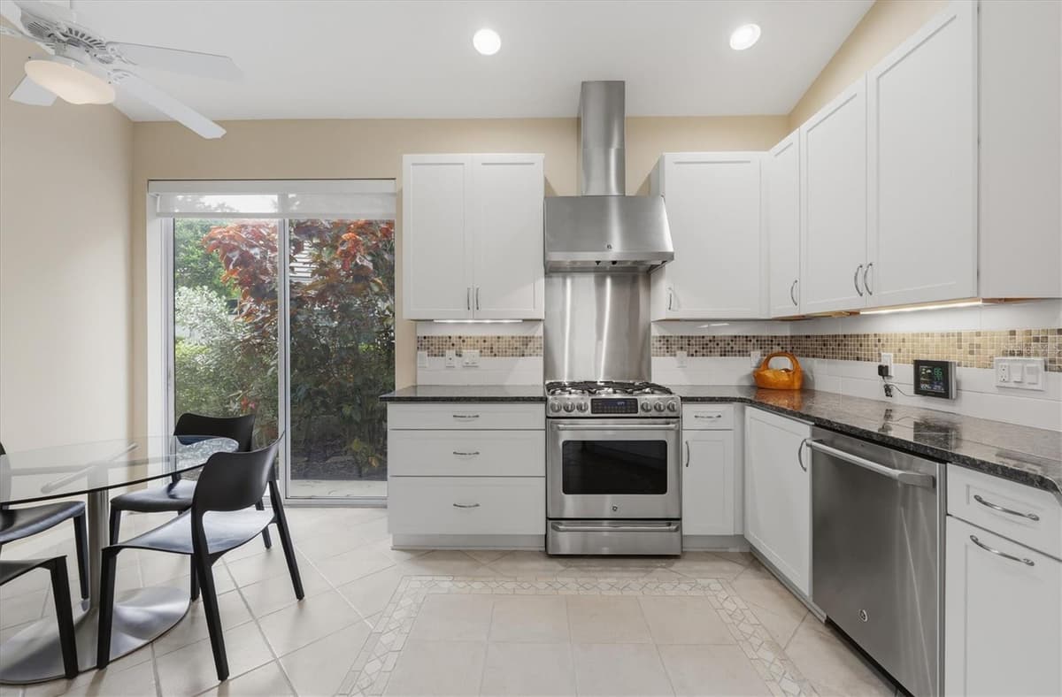 7235 KENSINGTON COURT — photo 13 of 56
