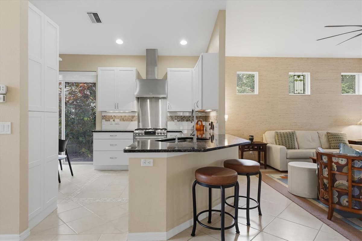 7235 KENSINGTON COURT — photo 12 of 56