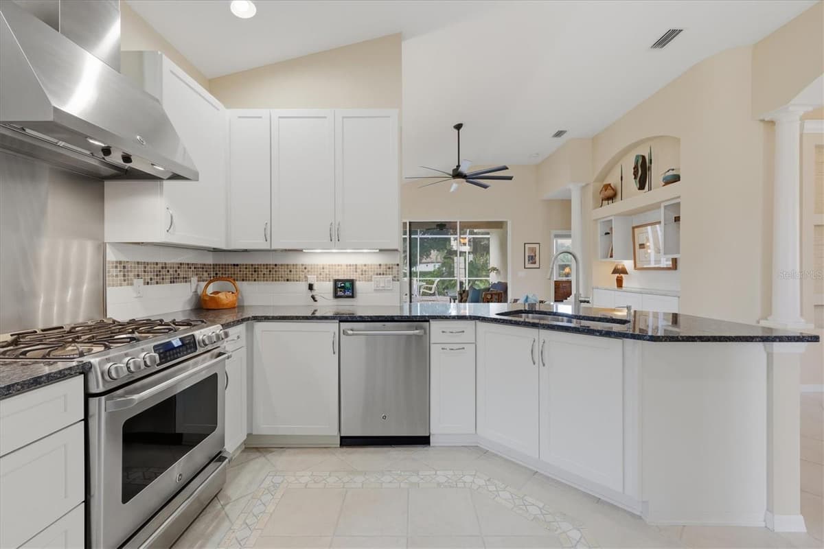 7235 KENSINGTON COURT — photo 14 of 56