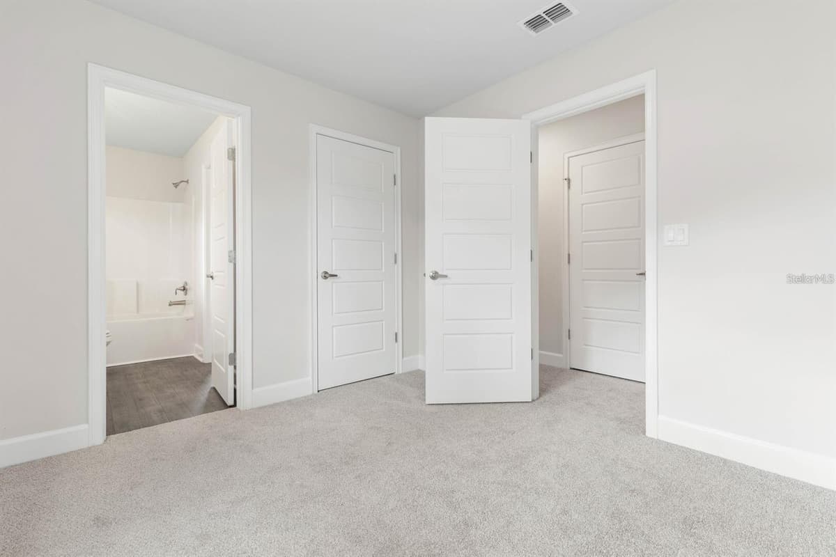 34 RYMSHAW DRIVE — photo 12 of 14
