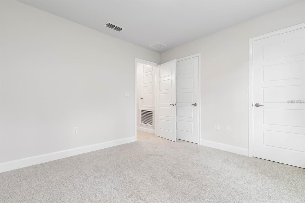 34 RYMSHAW DRIVE — photo 9 of 14