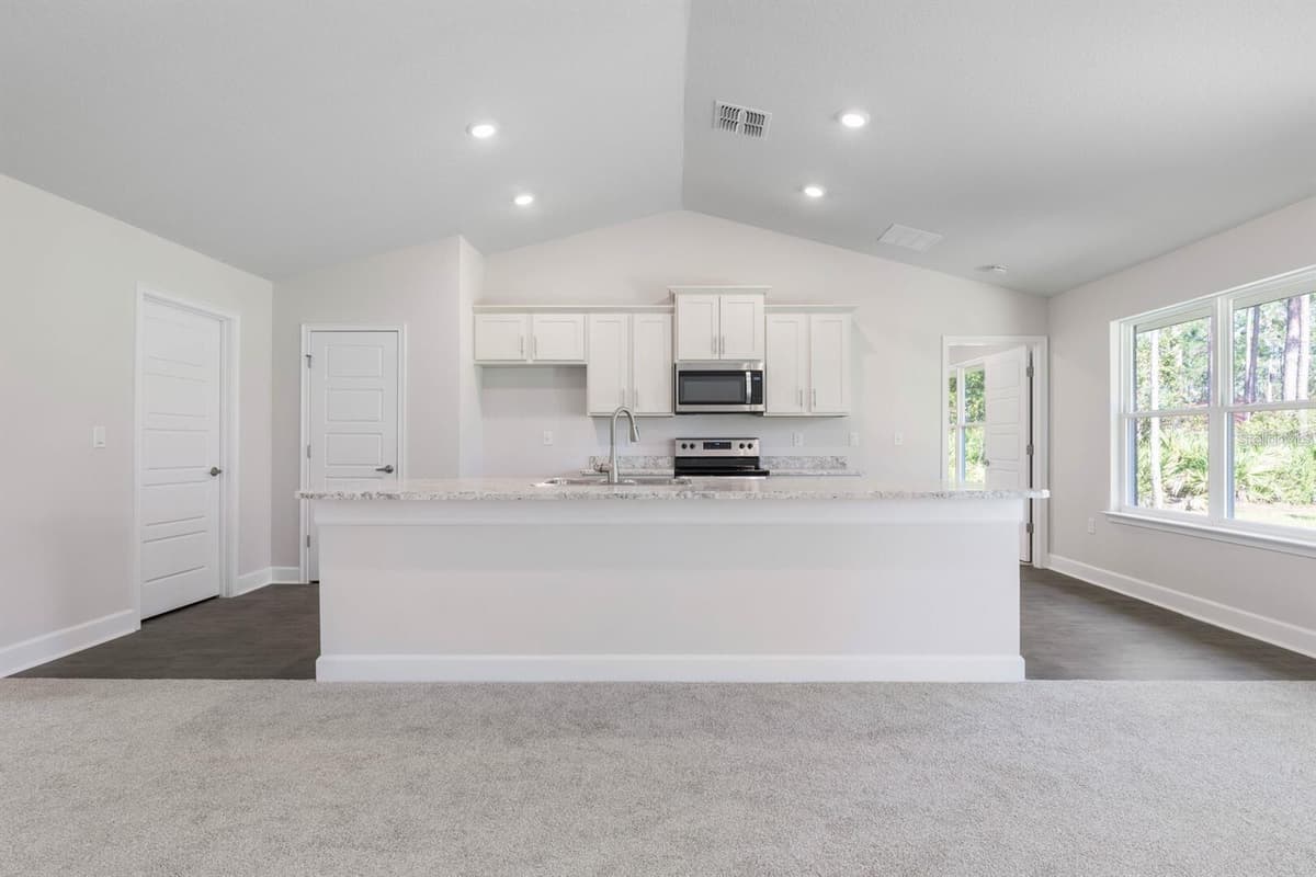 34 RYMSHAW DRIVE — photo 4 of 14