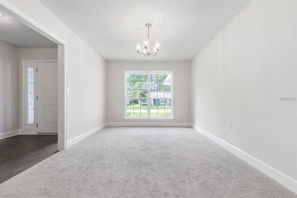 34 RYMSHAW DRIVE — photo 2 of 14