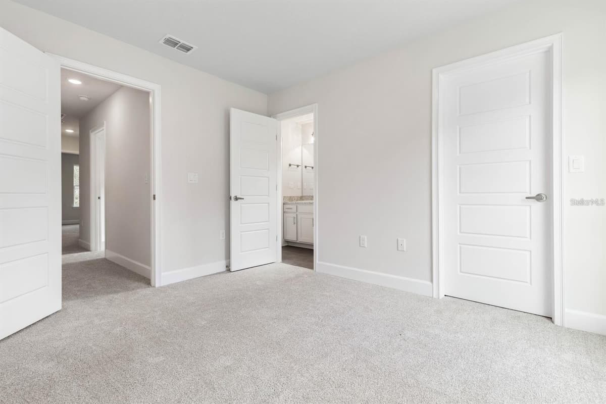 34 RYMSHAW DRIVE — photo 13 of 14