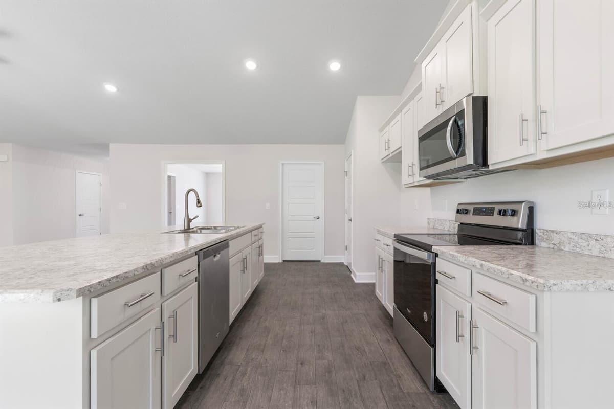 34 RYMSHAW DRIVE — photo 5 of 14