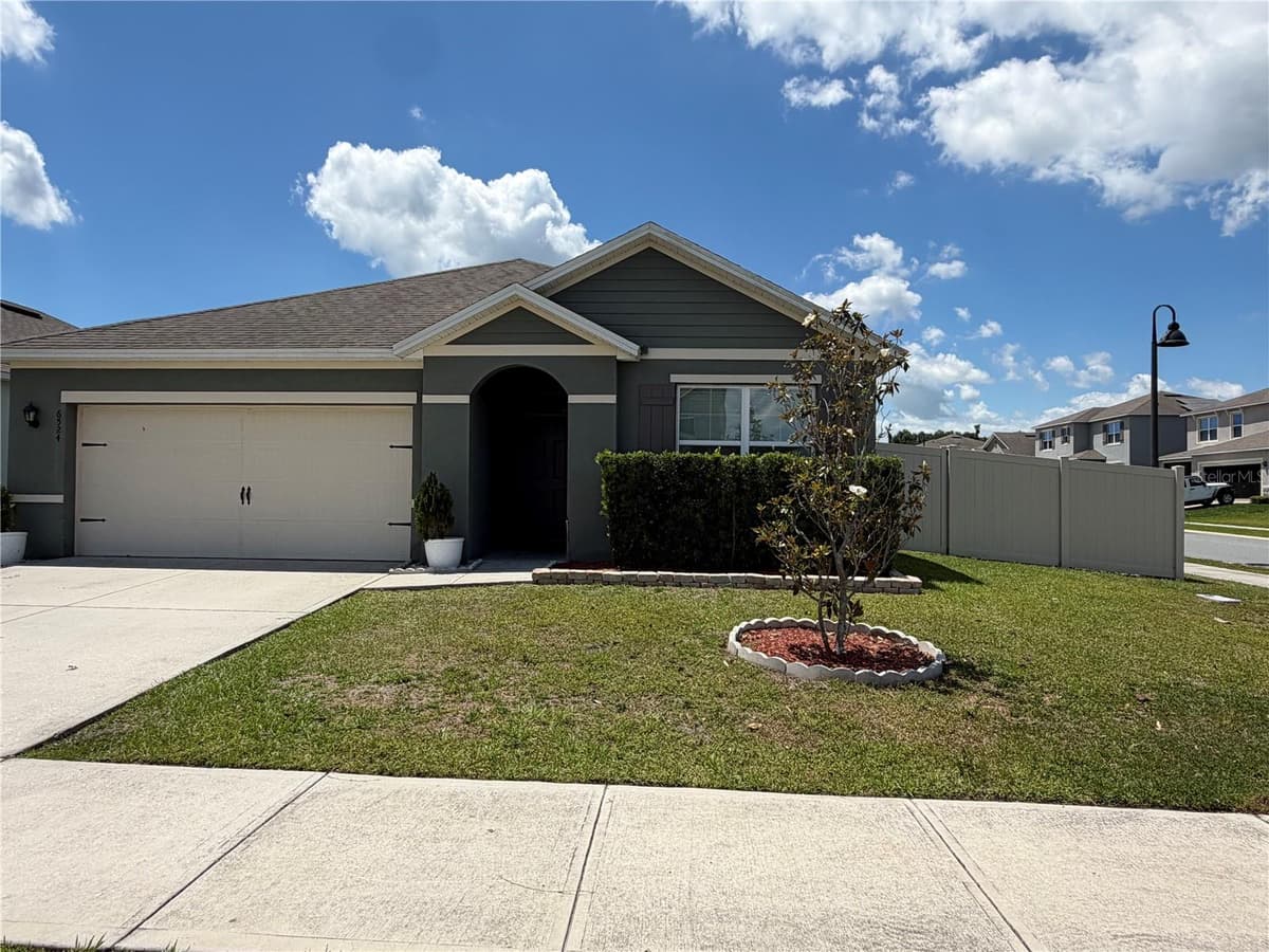 6524 CORAL BERRY DRIVE — photo 2 of 19
