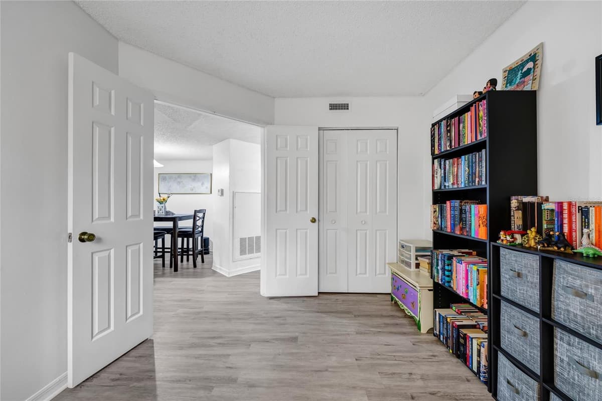 202 RIVERBEND DRIVE — photo 16 of 35