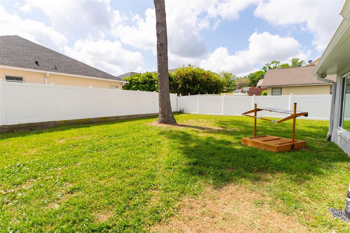 1088 32ND LANE — photo 4 of 30
