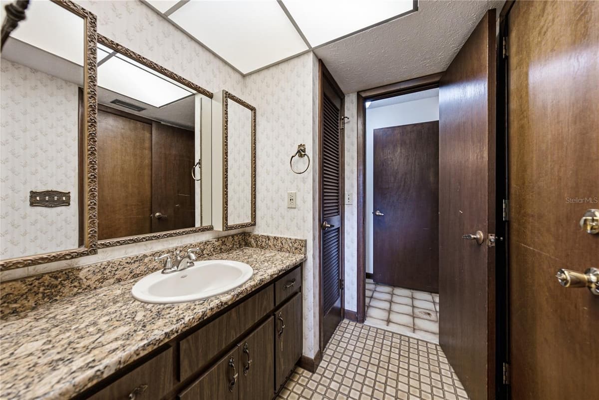 501 BRYAN ROAD — photo 48 of 93