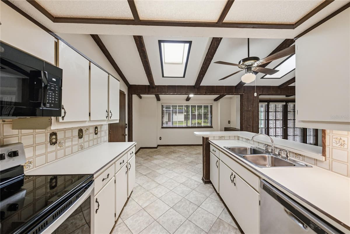 501 BRYAN ROAD — photo 18 of 93