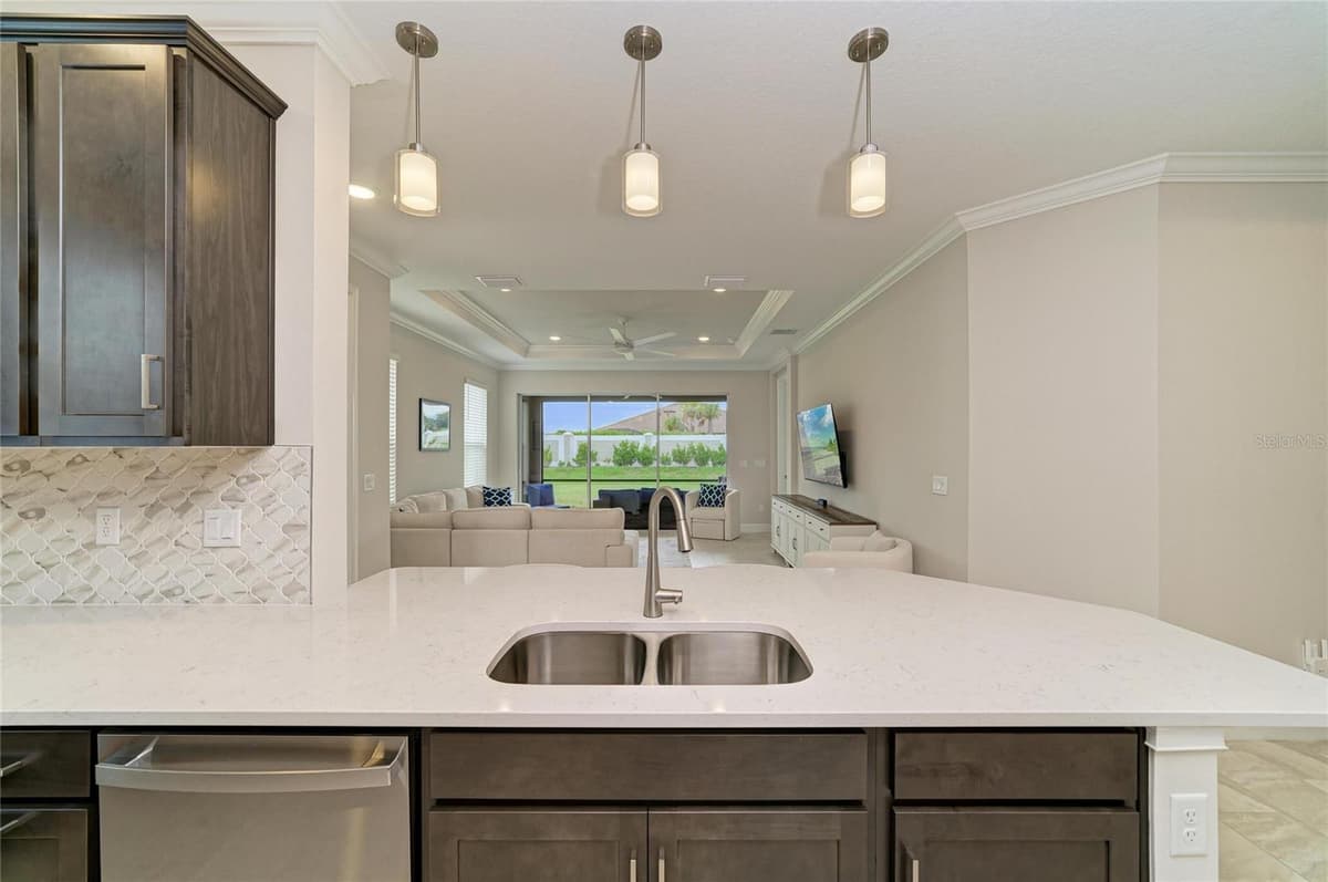 16112 ISOLA PLACE — photo 13 of 56