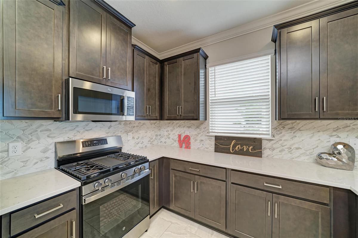16112 ISOLA PLACE — photo 10 of 56