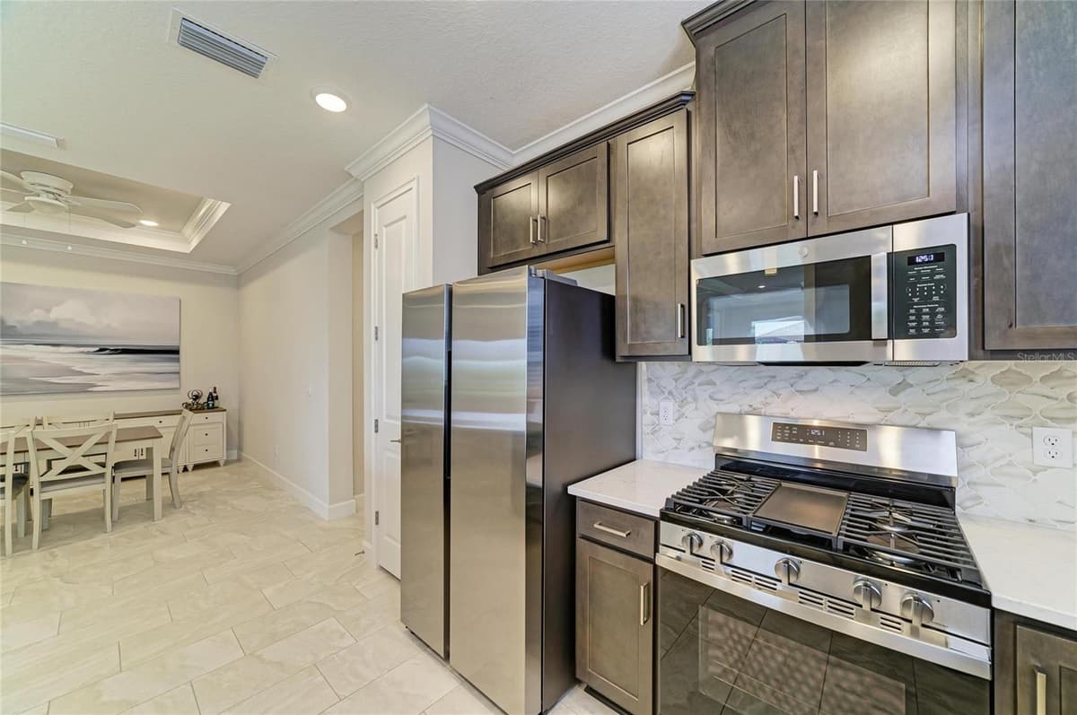 16112 ISOLA PLACE — photo 11 of 56