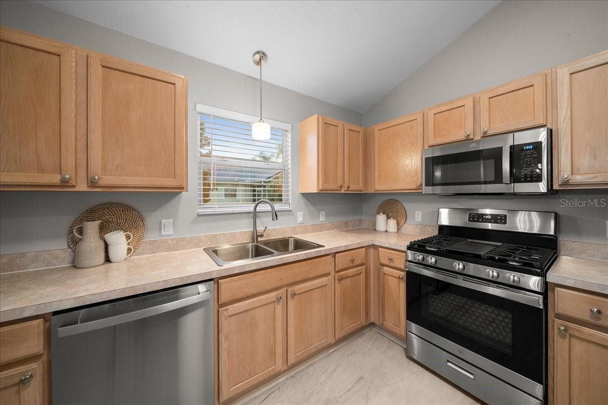 3048 GLENWOOD PLACE — photo 38 of 87