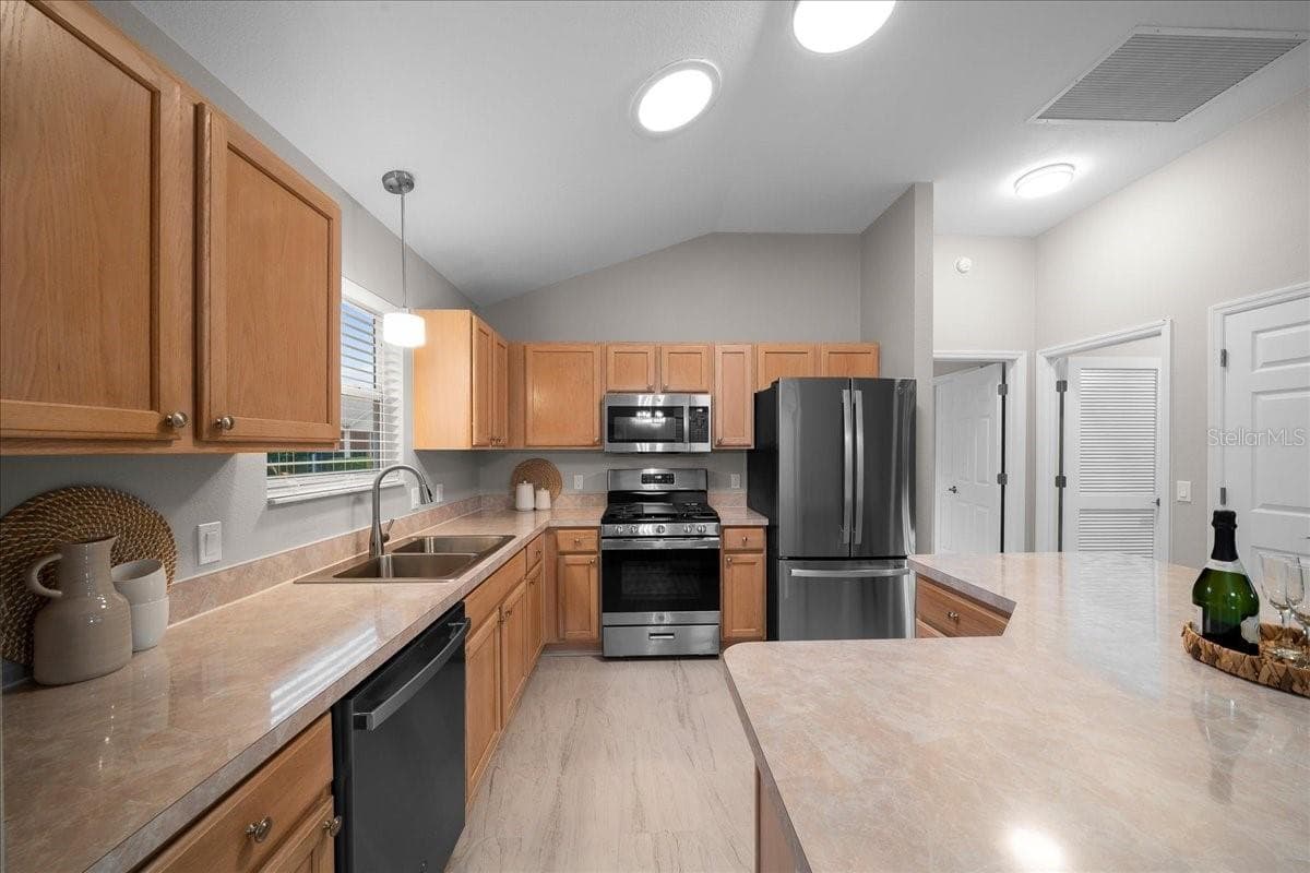 3048 GLENWOOD PLACE — photo 31 of 87