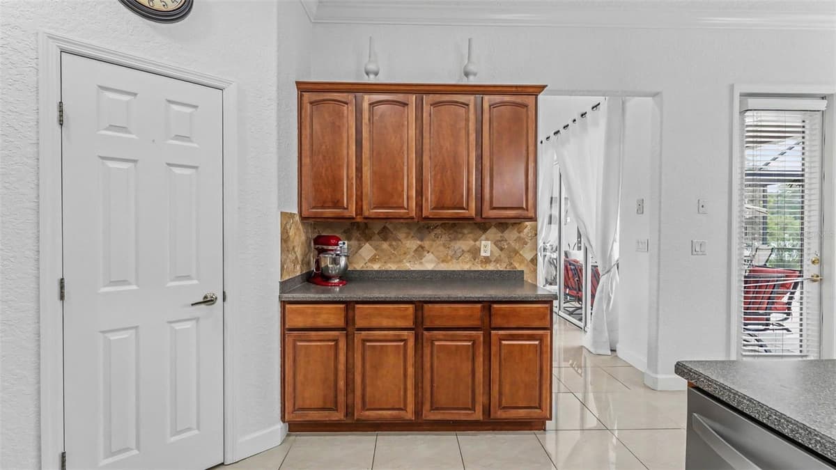 6726 HARTSWORTH DRIVE — photo 26 of 75