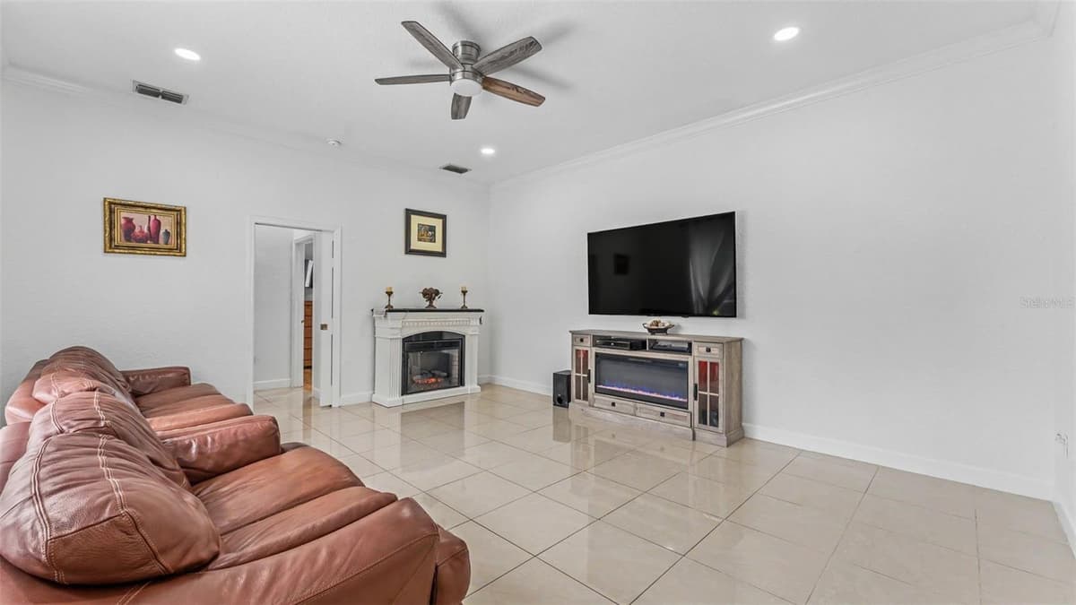 6726 HARTSWORTH DRIVE — photo 32 of 75