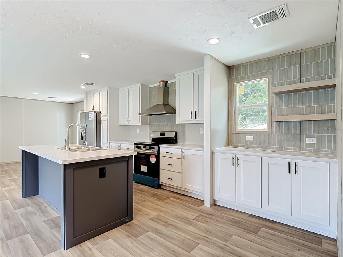 1626 TARPON BOULEVARD — photo 8 of 43