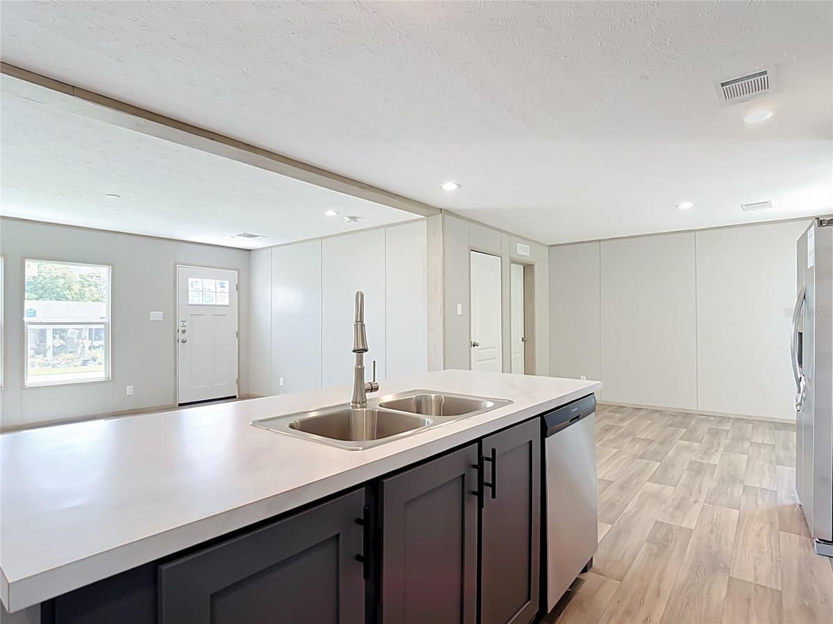 1626 TARPON BOULEVARD — photo 11 of 43