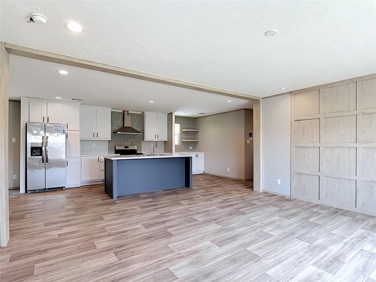 1626 TARPON BOULEVARD — photo 4 of 43