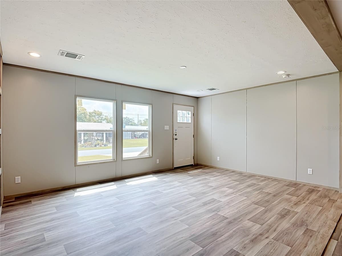 1626 TARPON BOULEVARD — photo 6 of 43