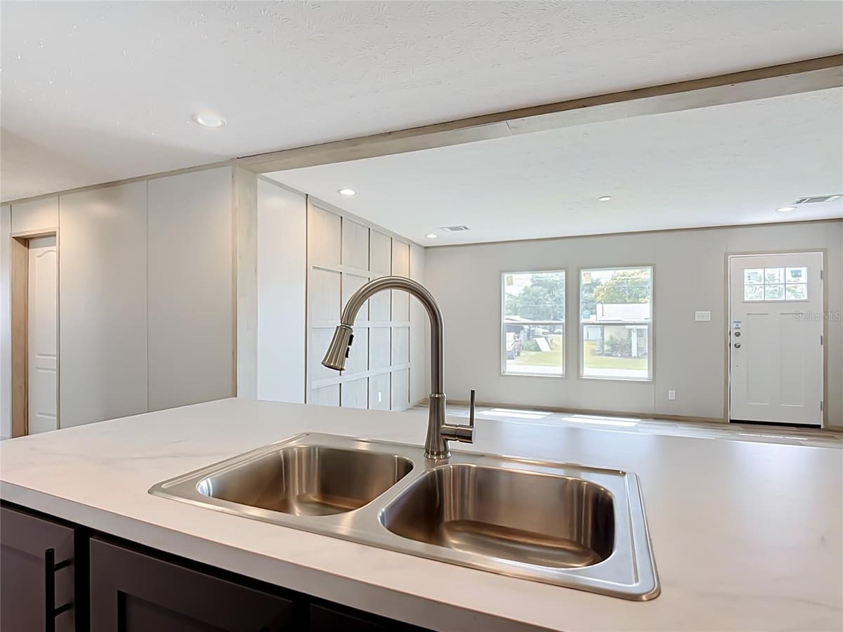1626 TARPON BOULEVARD — photo 10 of 43