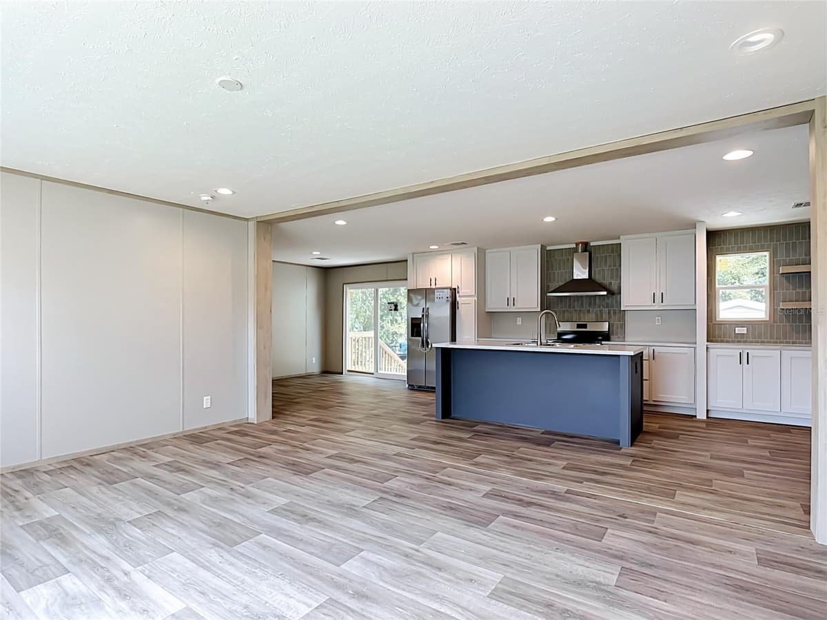 1626 TARPON BOULEVARD — photo 5 of 43