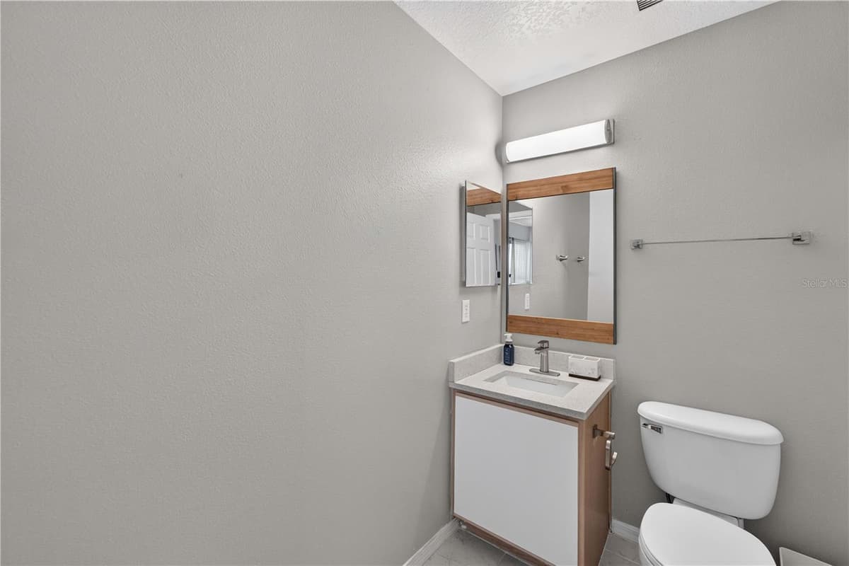 706 LOCKBREEZE DRIVE — photo 5 of 78