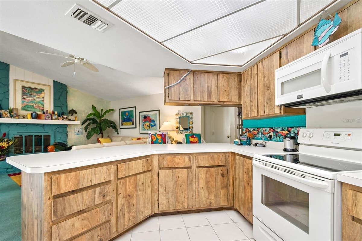 2364 VIOLET PL — photo 14 of 39