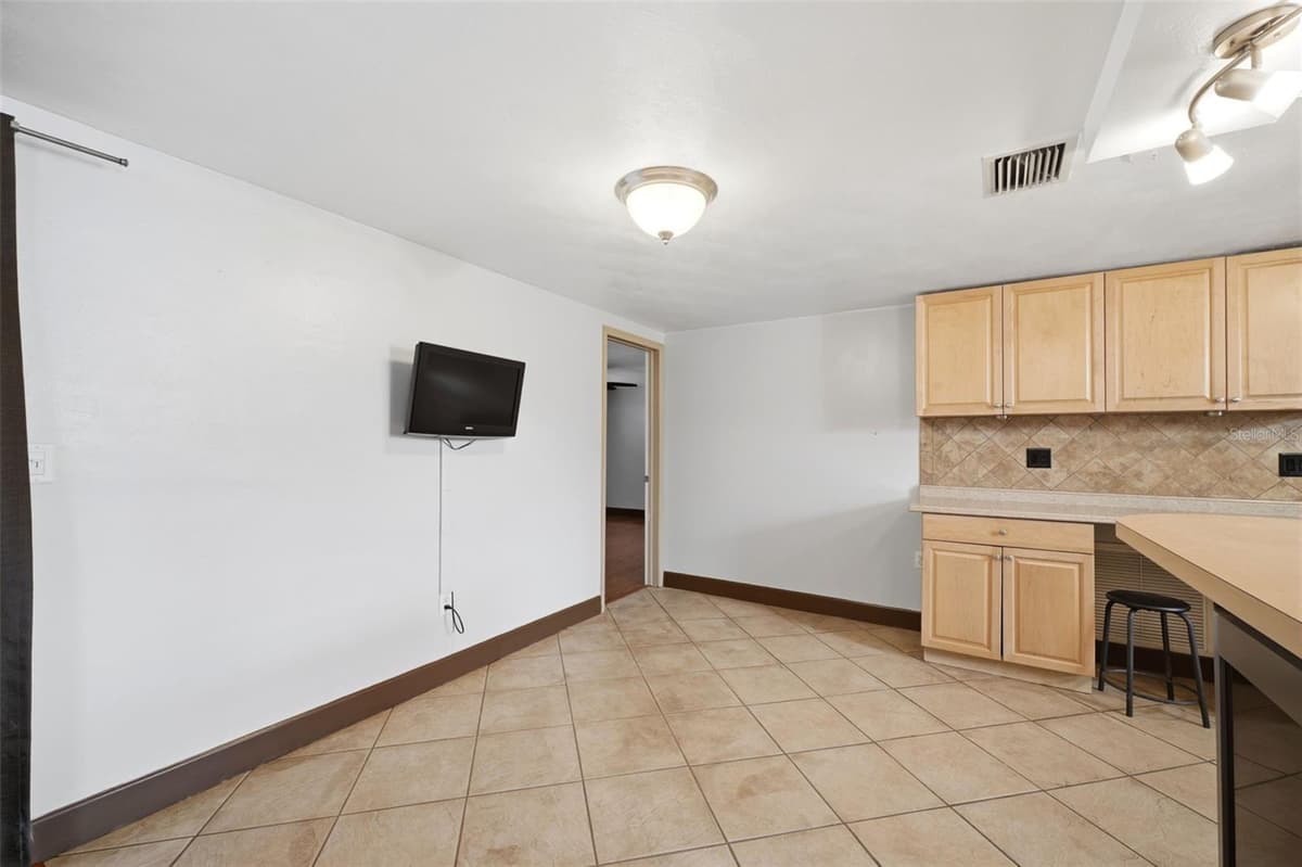 11105 ARECA DRIVE — photo 9 of 39