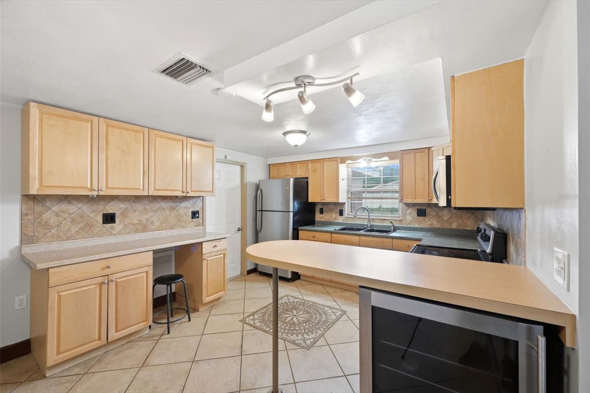 11105 ARECA DRIVE — photo 4 of 39