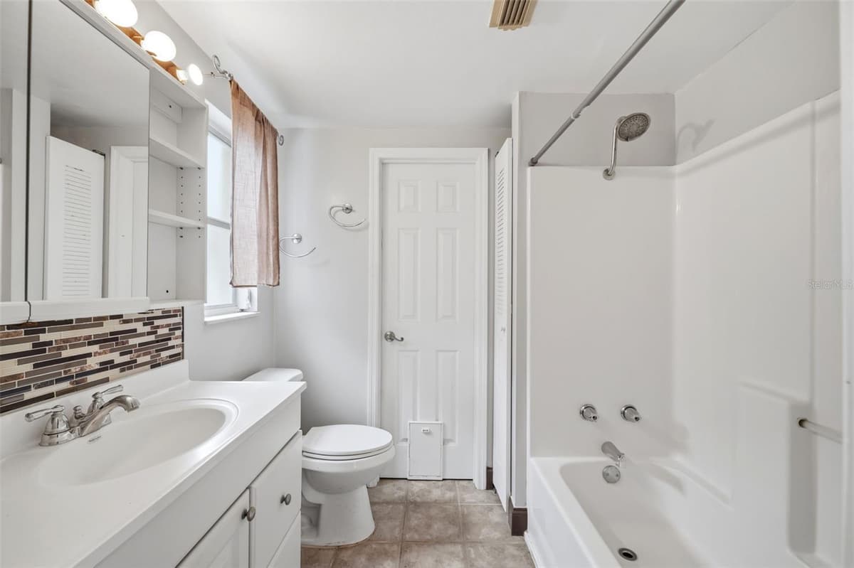 11105 ARECA DRIVE — photo 16 of 39