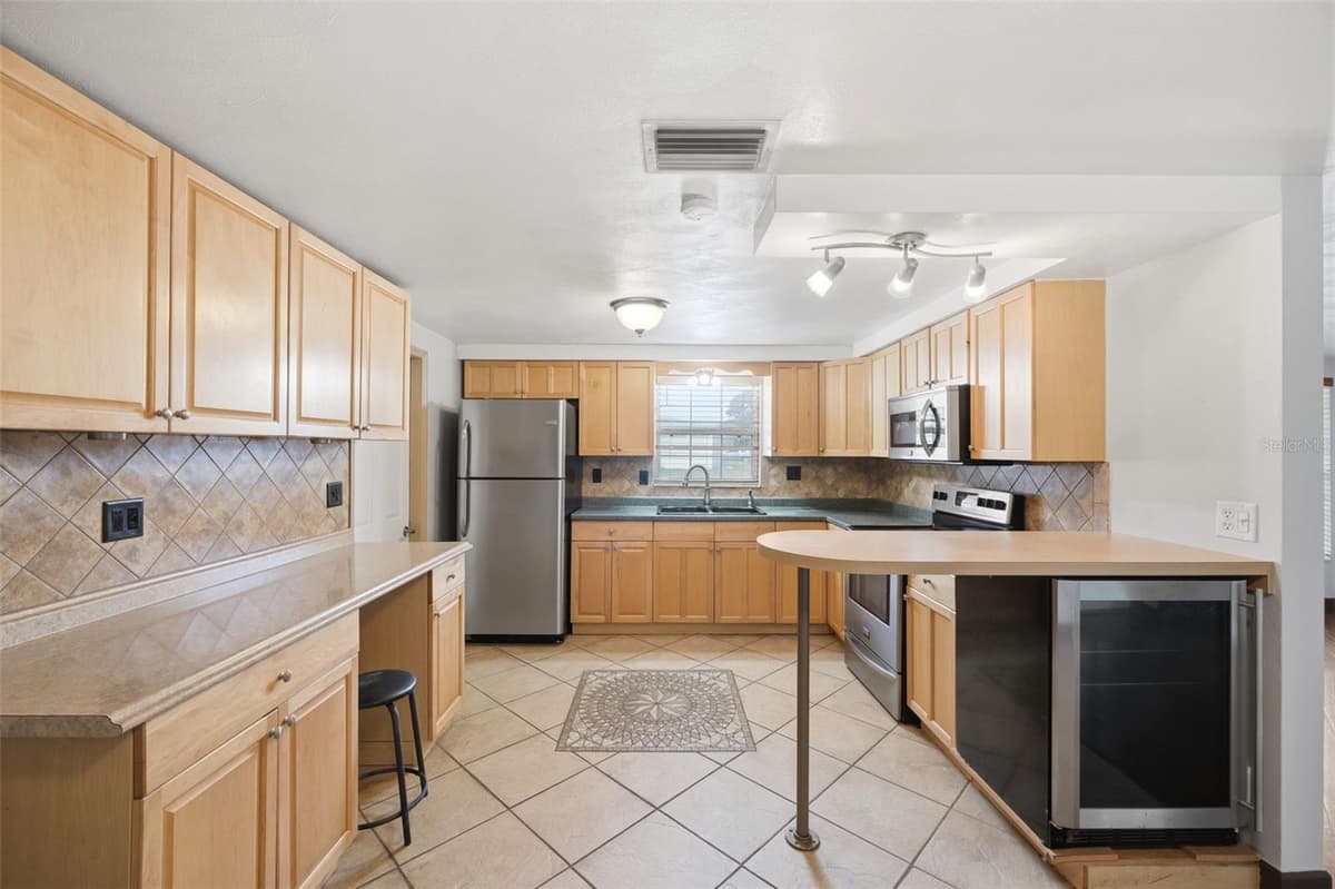 11105 ARECA DRIVE — photo 12 of 39