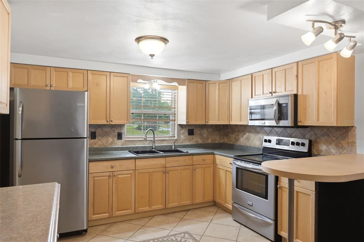 11105 ARECA DRIVE — photo 35 of 39