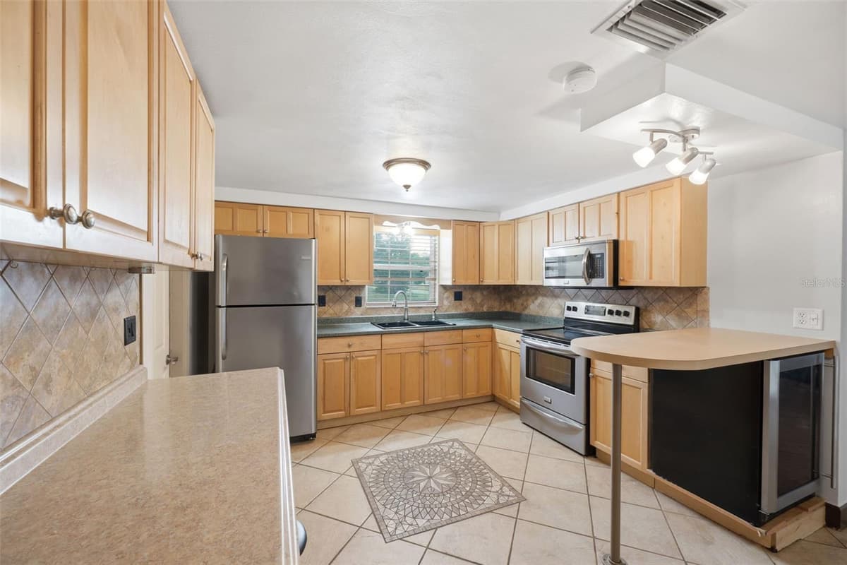 11105 ARECA DRIVE — photo 13 of 39