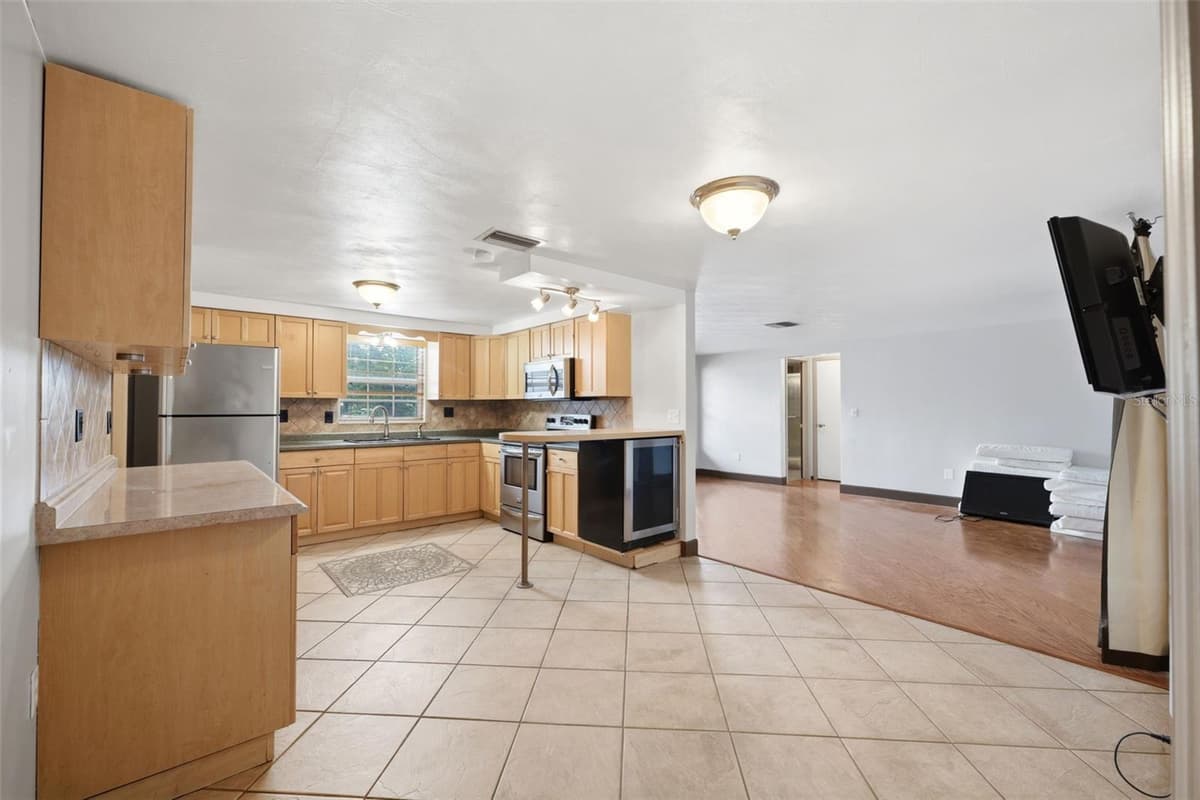 11105 ARECA DRIVE — photo 11 of 39