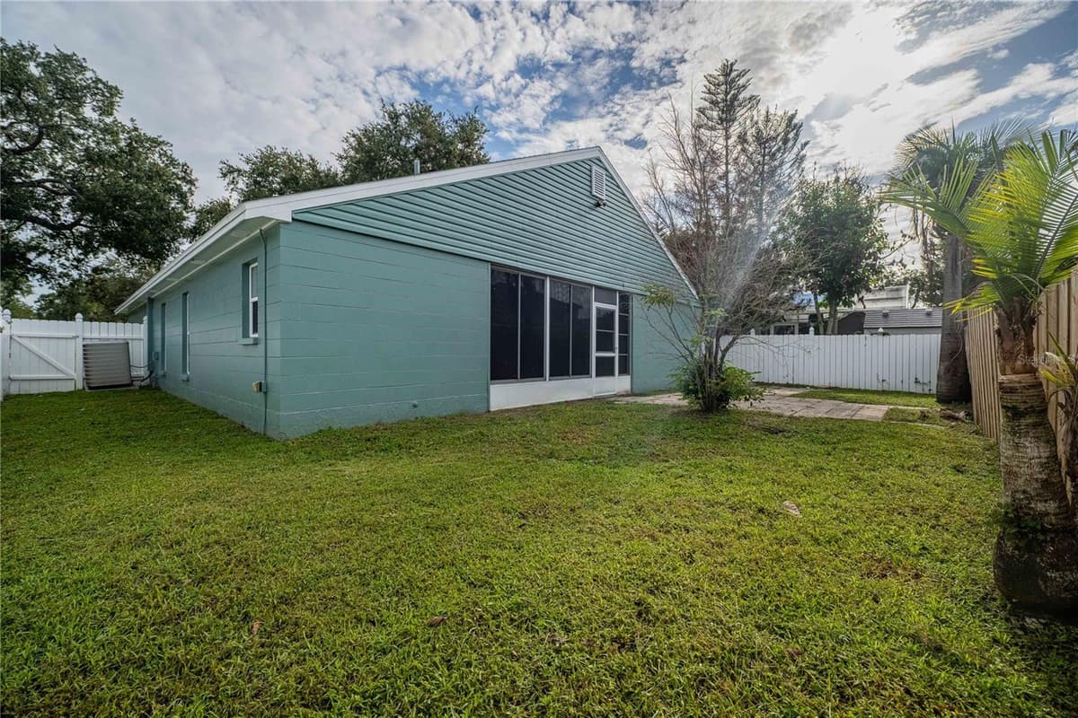1695 LAKESIDE DRIVE — photo 31 of 36