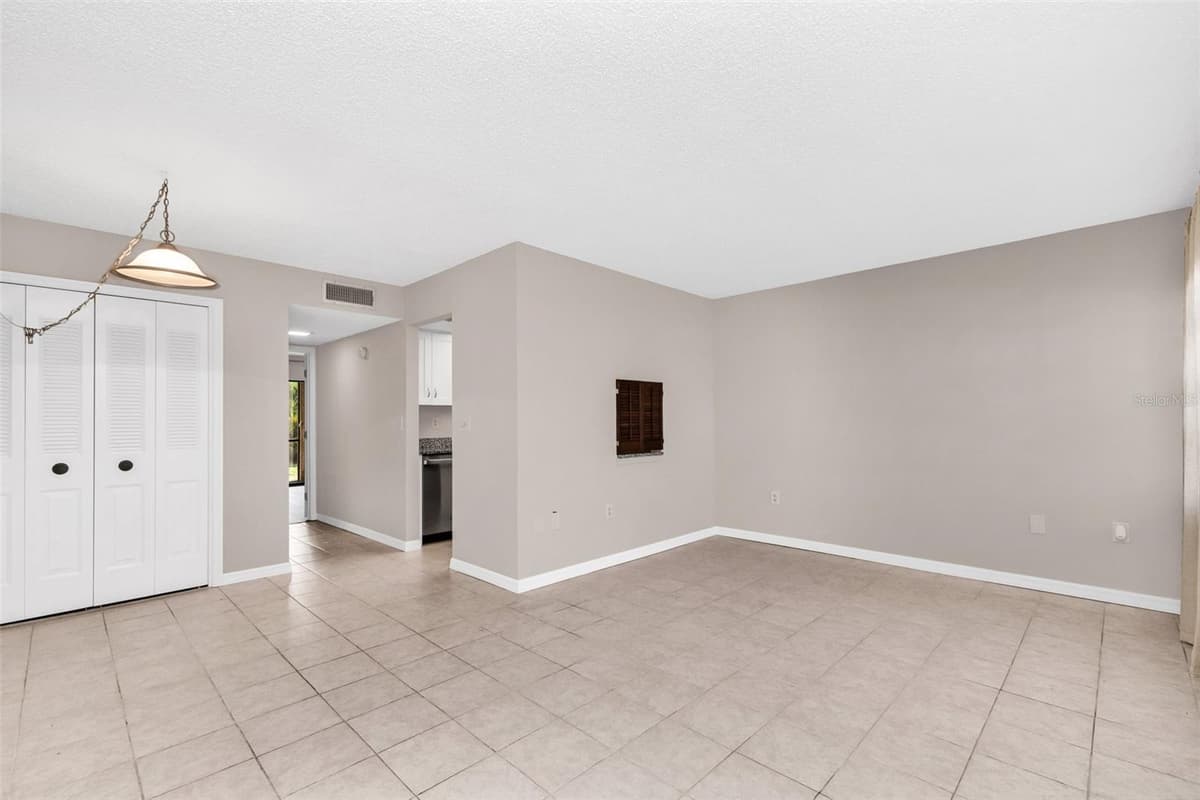 8 QUAILS RUN BOULEVARD — photo 4 of 33