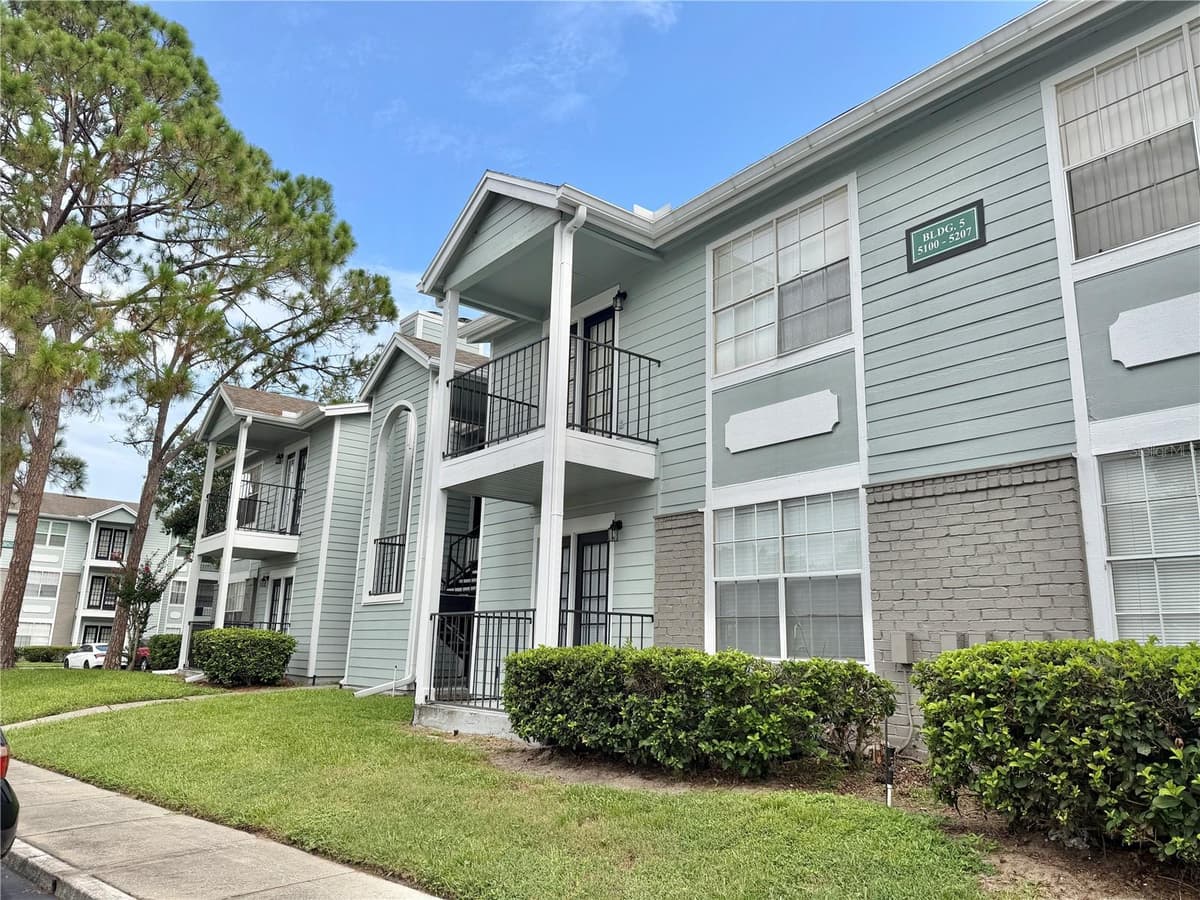2550 ALAFAYA TRAIL — photo 1 of 18
