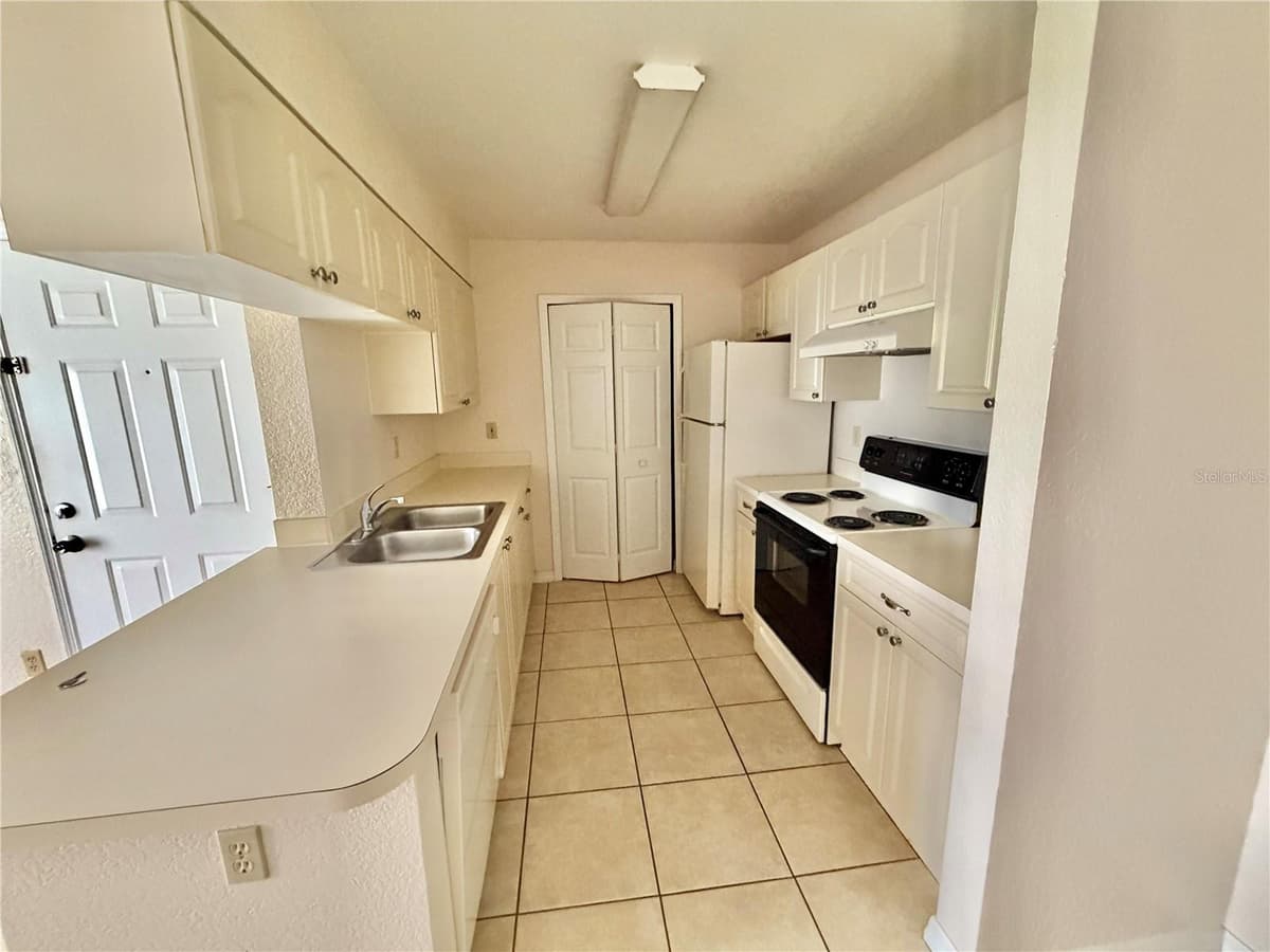 2550 ALAFAYA TRAIL — photo 5 of 18