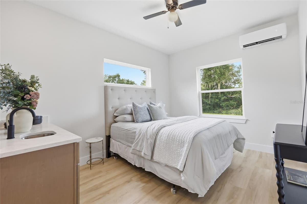 351 WILDMERE AVENUE — photo 40 of 64