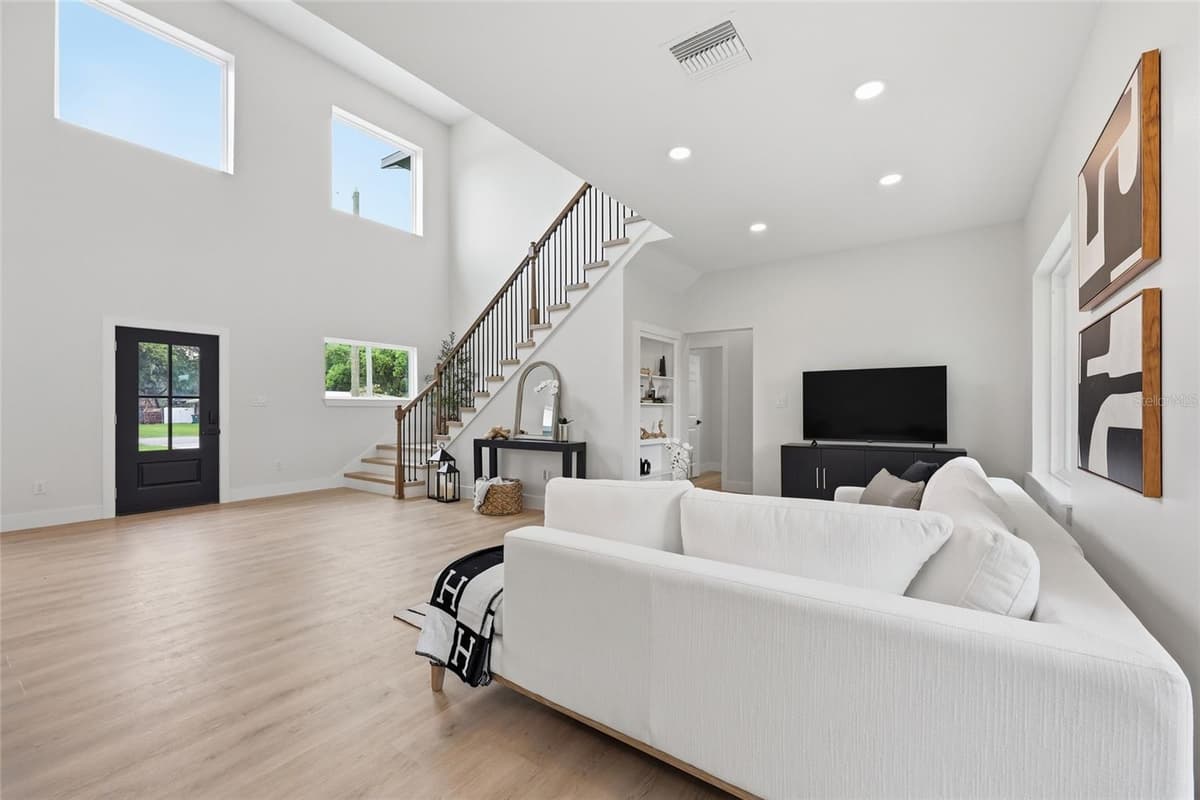 351 WILDMERE AVENUE — photo 20 of 64