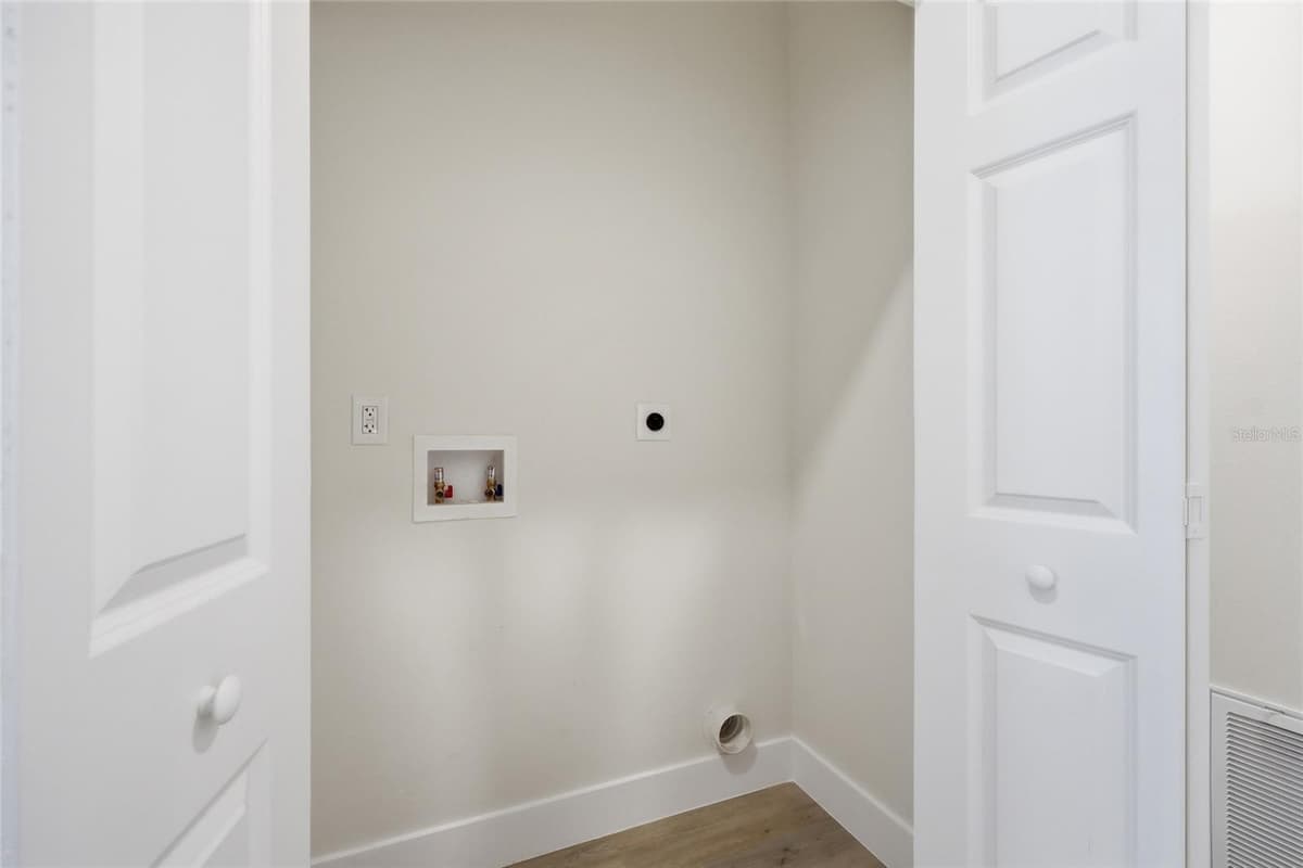 351 WILDMERE AVENUE — photo 48 of 64