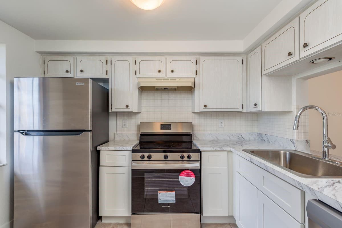 4347 RUSTIC DRIVE — photo 11 of 32