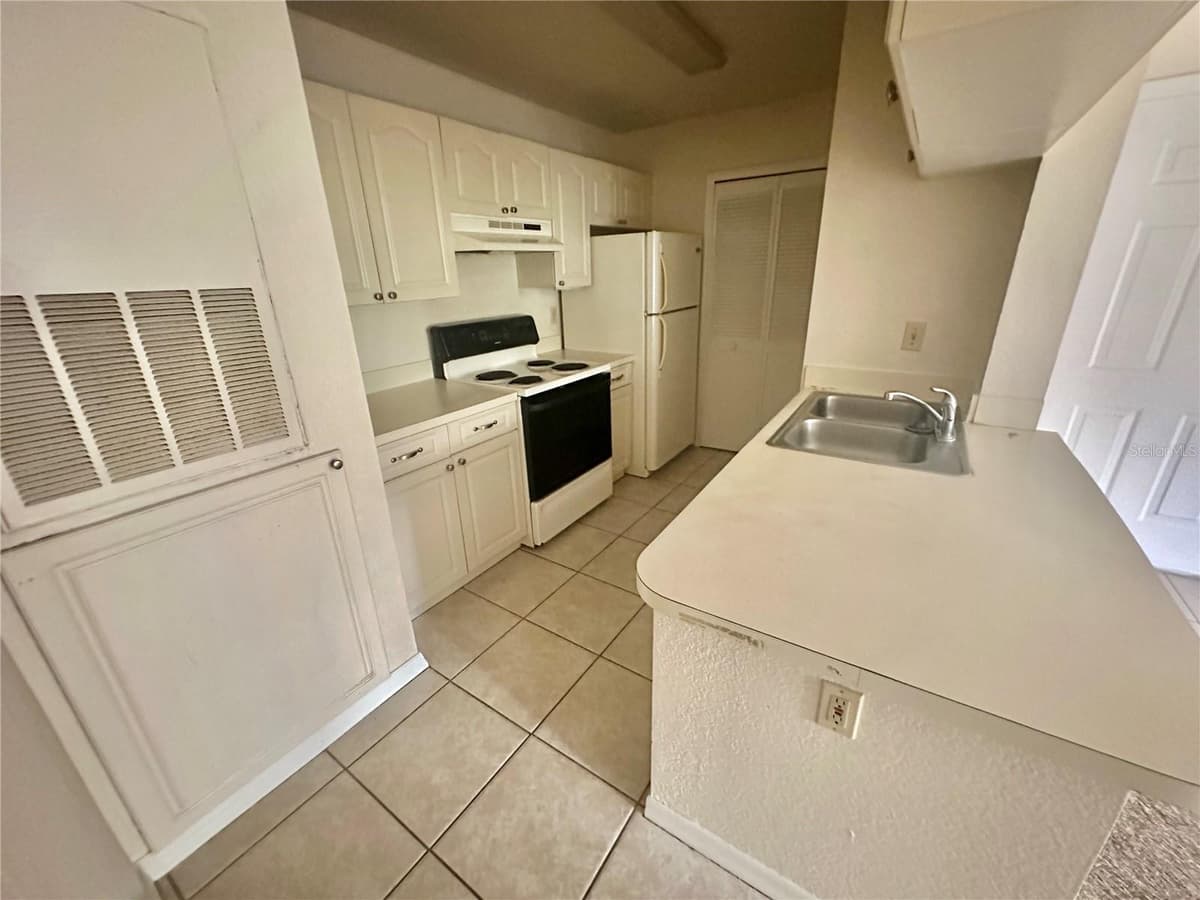 2550 ALAFAYA TRAIL — photo 6 of 16