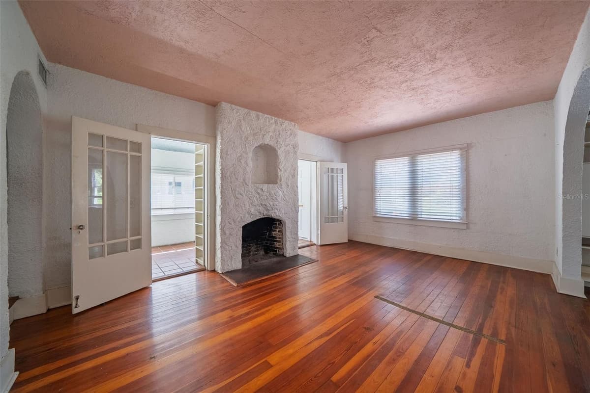 813 GREENWOOD STREET — photo 5 of 40