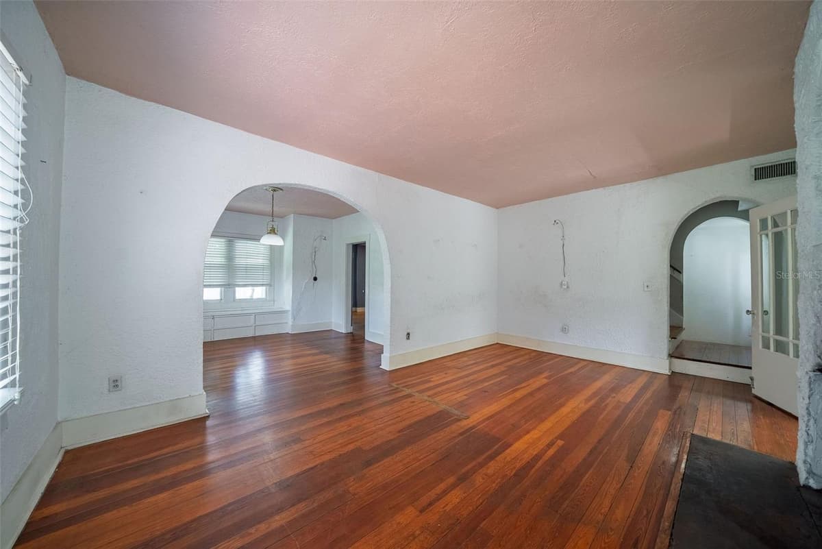 813 GREENWOOD STREET — photo 4 of 40